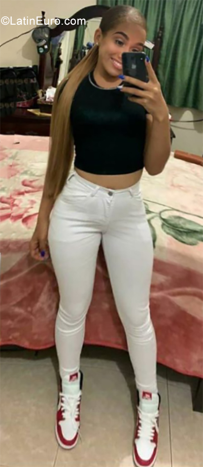 Date this funny Dominican Republic girl Esmareth from Santiago DO35706
