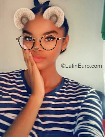 Date this hard body Colombia girl Wendy from Cartagena CO25916