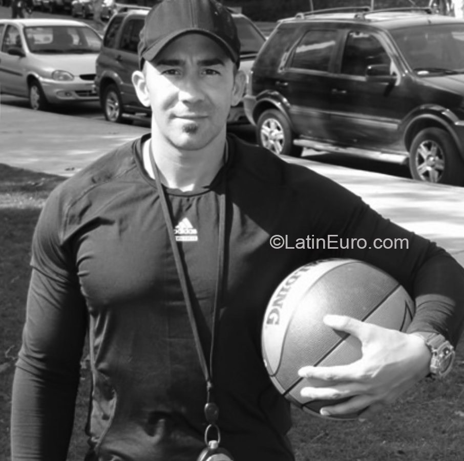 Date this charming Argentina man Guido from Buenos Aires AR224