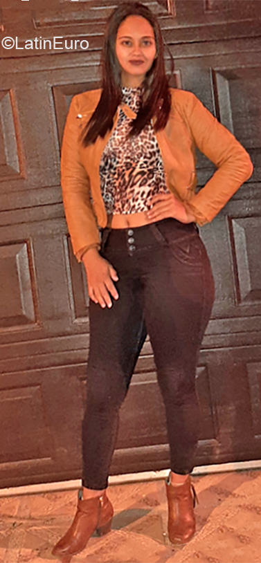 Date this foxy Costa Rica girl Amanda from Heredia CR374