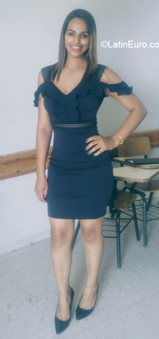 Date this fun Dominican Republic girl Coral from San Francisco De Macoris DO35768