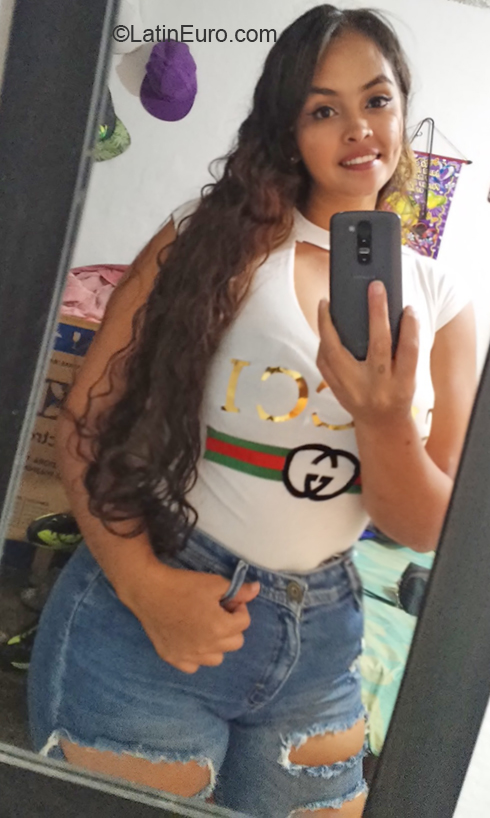 Date this pretty Colombia girl Zara from Medellin CO25933