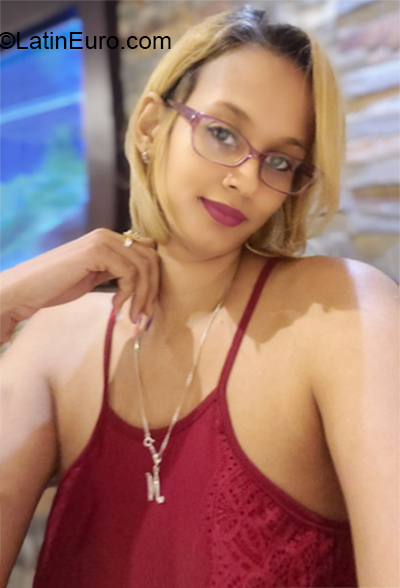Date this georgeous Dominican Republic girl Jennifer from Santo Domingo DO35775