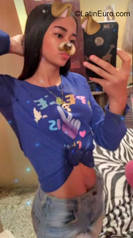 Date this stunning Dominican Republic girl Perla from Santiago DO35807