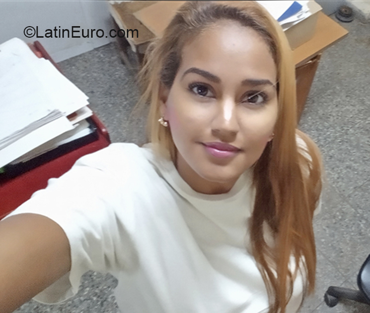 Date this funny Cuba girl Daylin from Havana CU573