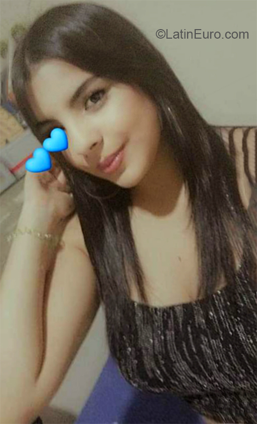 Date this beautiful Colombia girl Dahiana from Medellin CO27025