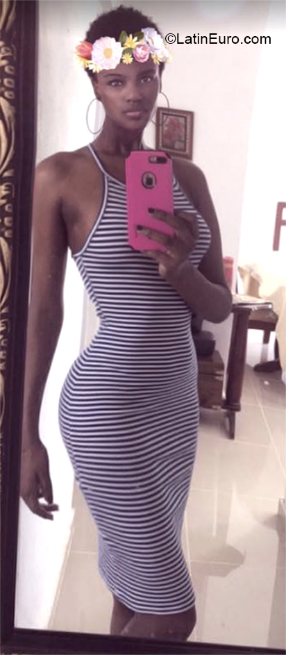 Date this young Dominican Republic girl Rosaura from Santo Domingo DO37331