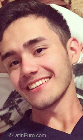 Date this young Paraguay man Alex from santa rita alto PY23