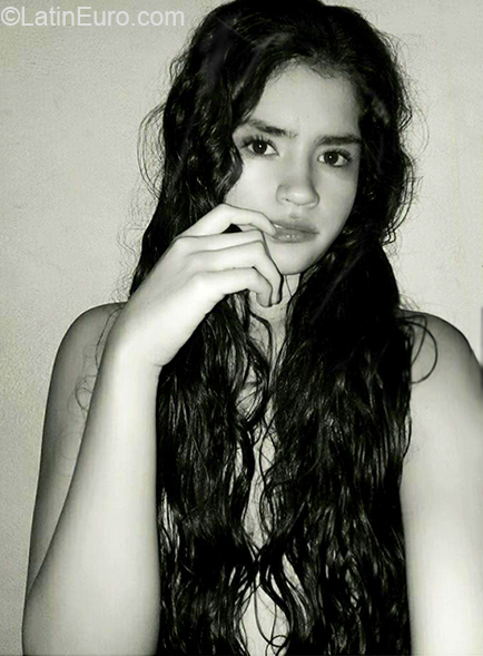 Date this athletic Colombia girl Lina from Bucaramanga CO25964