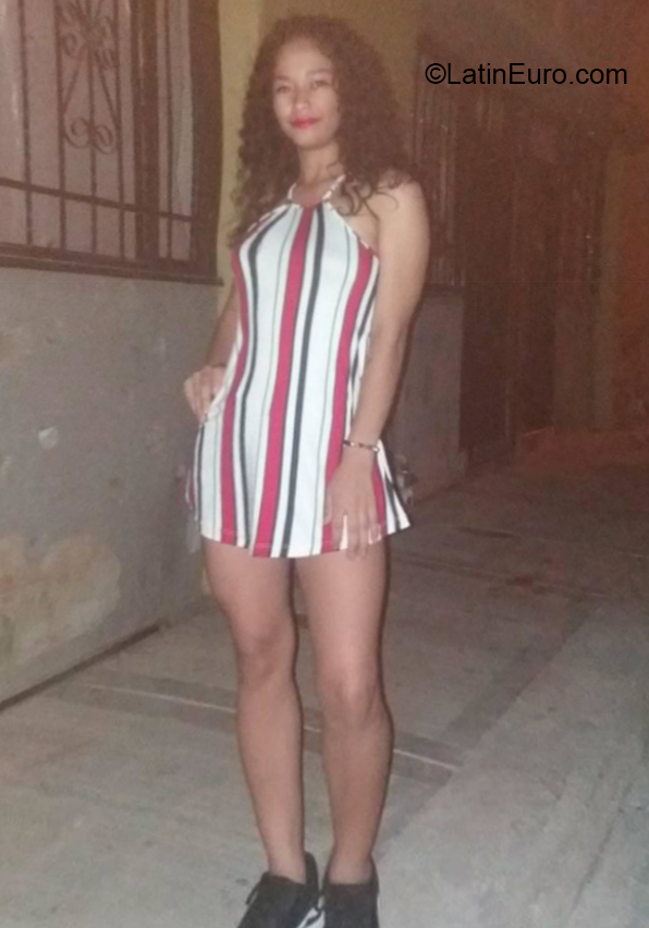 Date this sensual Colombia girl Yuliana from Santa Marta CO25974
