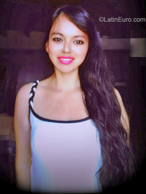 Date this pretty Bolivia girl Emylse from La Paz BO55