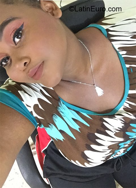Date this exotic Dominican Republic girl Esmeralda from Santo Domingo DO35871