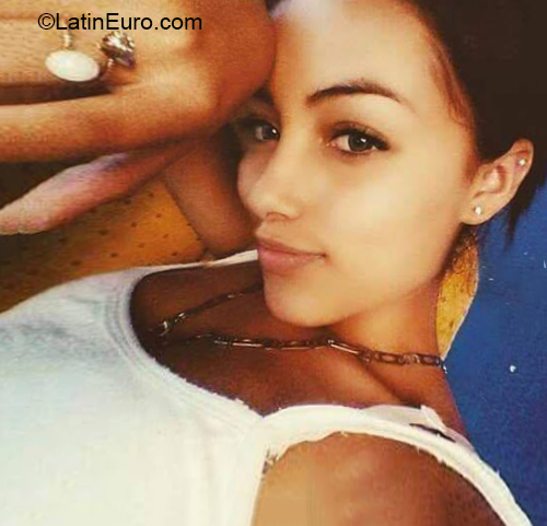 Date this sensual Colombia girl Lorena from Pereira CO25982