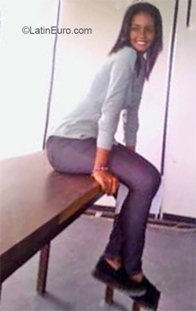 Date this charming Venezuela girl Stefanie from Maturin VE2667