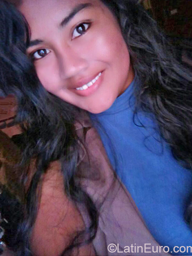 Date this hot Colombia girl Constanza from Cali CO25987