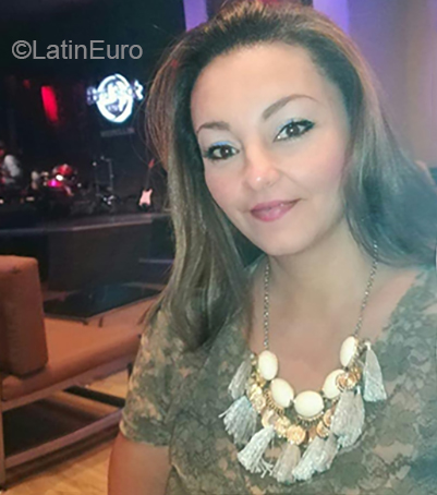 Date this attractive Colombia girl Yesica from Medellín CO25994