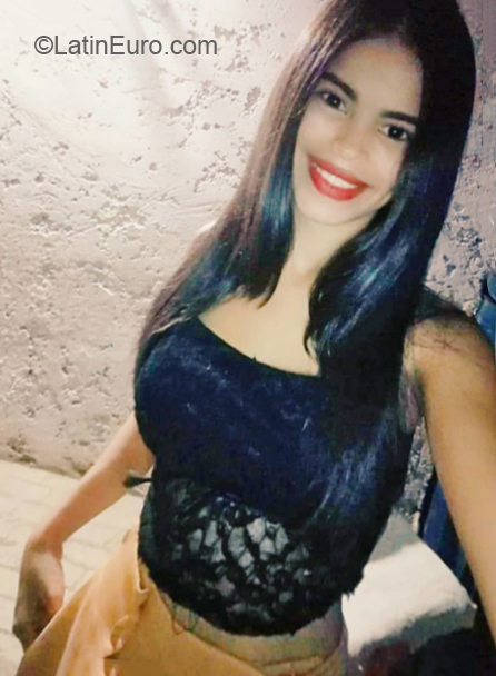 Date this passionate Venezuela girl Daniely from Margarita Island VE2679
