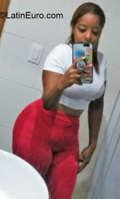Date this exotic Dominican Republic girl Leonela from Santiago DO35978