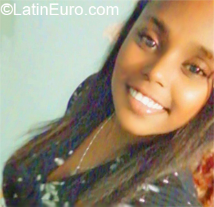 Date this foxy Dominican Republic girl Scarlet from Santo Domingo DO35996