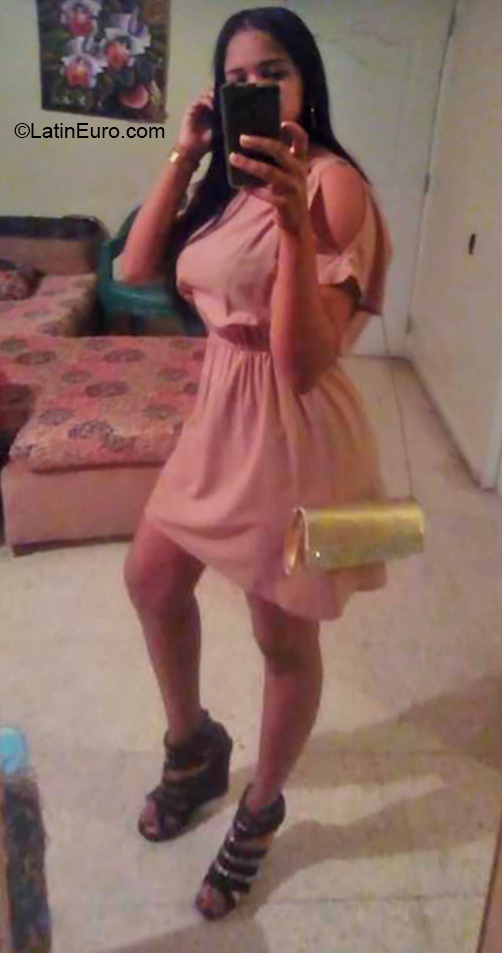 Date this good-looking Dominican Republic girl Milagros from Santo Domingo DO36034