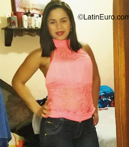 Date this happy Colombia girl Desireth from Medellin CO26055