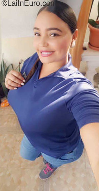 Date this charming Dominican Republic girl Jennifer from Suiza DO36072