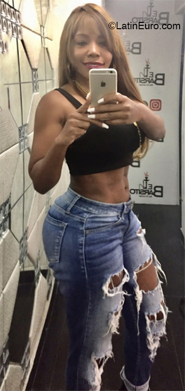 Date this delightful Dominican Republic girl Yakira from Santo Domingo DO36075