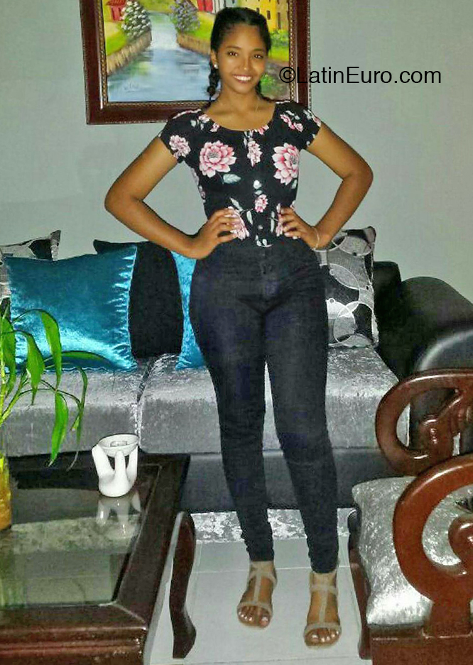 Date this georgeous Dominican Republic girl Nayaly from Santo Domingo DO36076