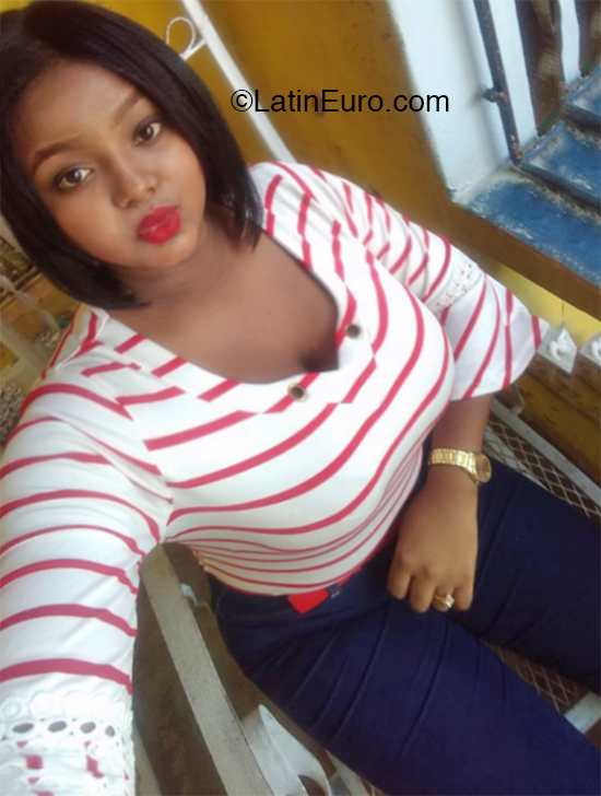 Date this pretty Dominican Republic girl Mariel from Santo Domingo DO36082