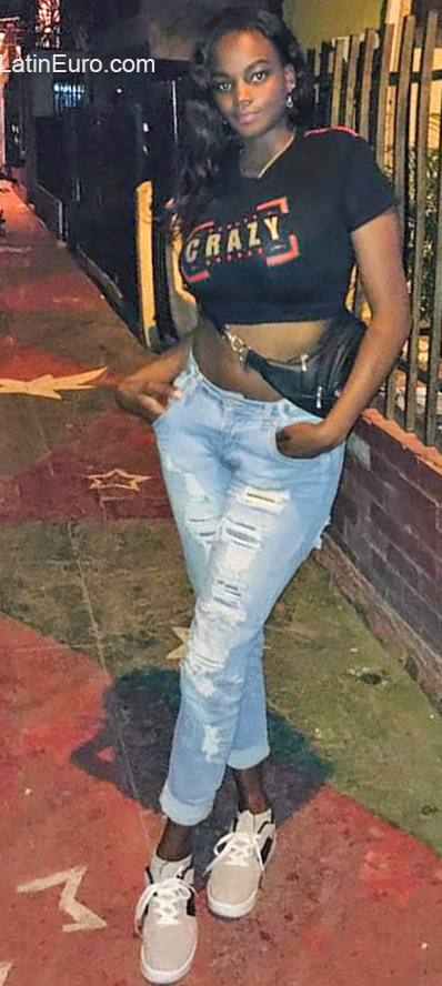 Date this lovely Colombia girl Leidy from Cali CO26073