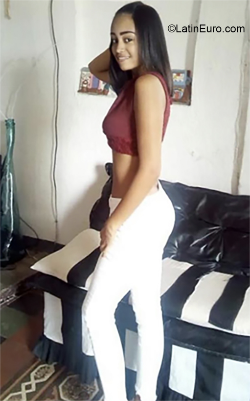 Date this voluptuous Venezuela girl Venezolana from Caracas VE2716