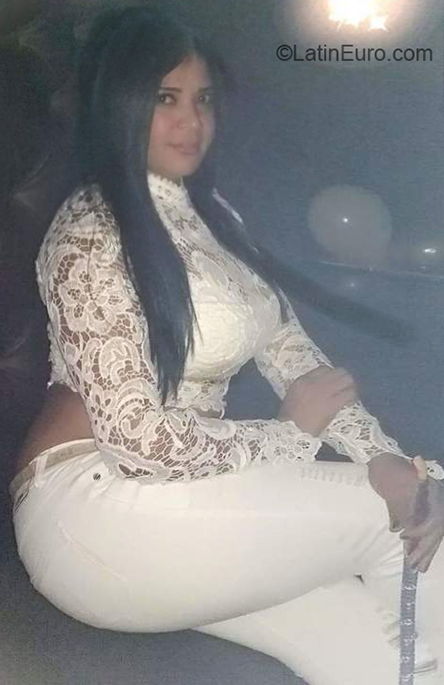 Date this athletic Dominican Republic girl Lus from Santiago DO36178