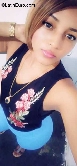 Date this fun Dominican Republic girl Yasmin from Santo Domingo DO36208