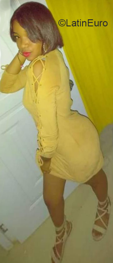 Date this charming Dominican Republic girl Haidy from Santo Domingo DO36222