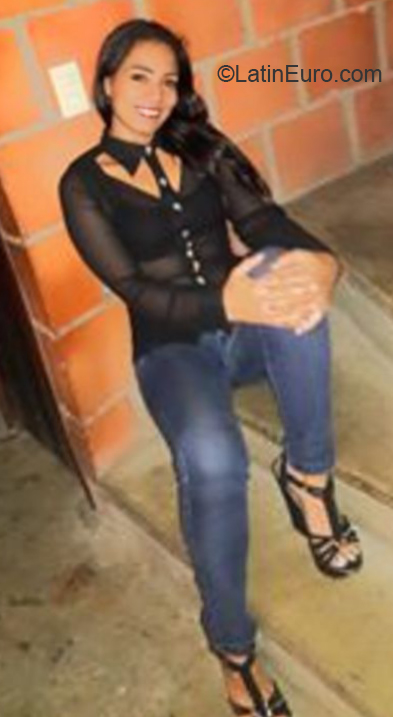Date this young Colombia girl Stella from Cali CO26143