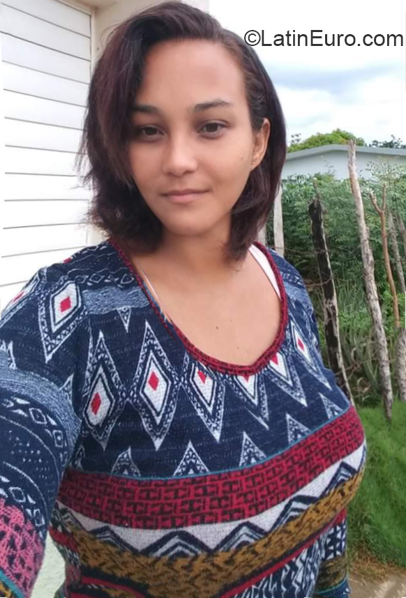 Date this beautiful Dominican Republic girl Isis from Valverde Mao DO36251