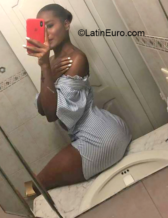 Date this hard body Colombia girl Mara from Cali CO26158