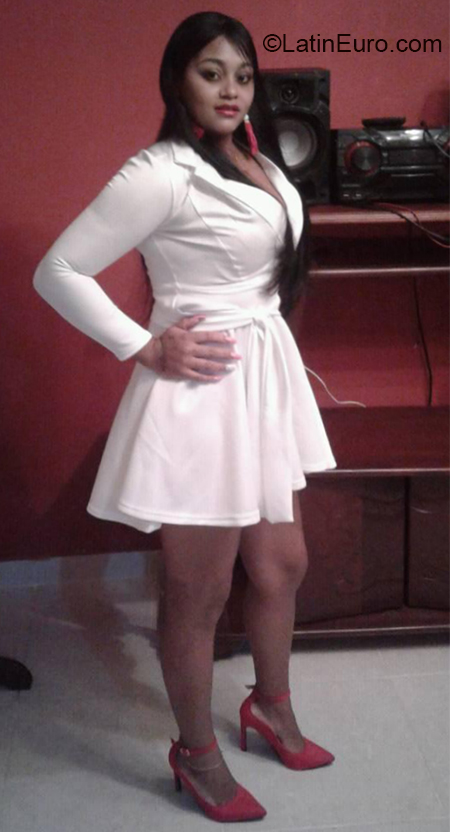 Date this voluptuous Dominican Republic girl Cinthia from Santo Domingo DO36289