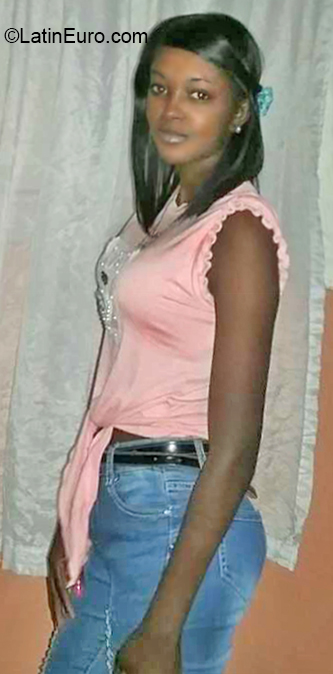 Date this pretty Dominican Republic girl Dari from Santiago Rodriguez DO36315