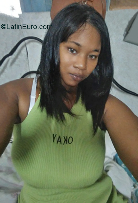 Date this fun Cuba girl Lisandra from Havana CU615