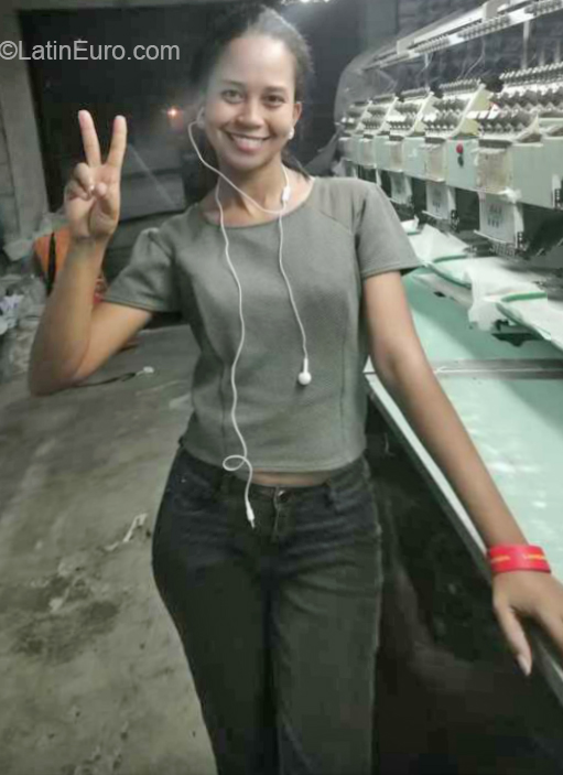Date this funny Dominican Republic girl Ingrid peralta from Santiago de los Caballeros DO36330