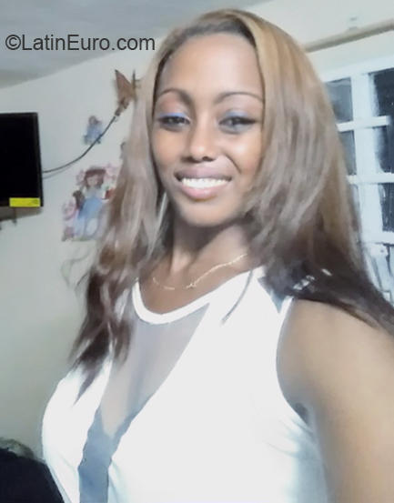 Date this cute Cuba girl Yanis from Cuba CU618