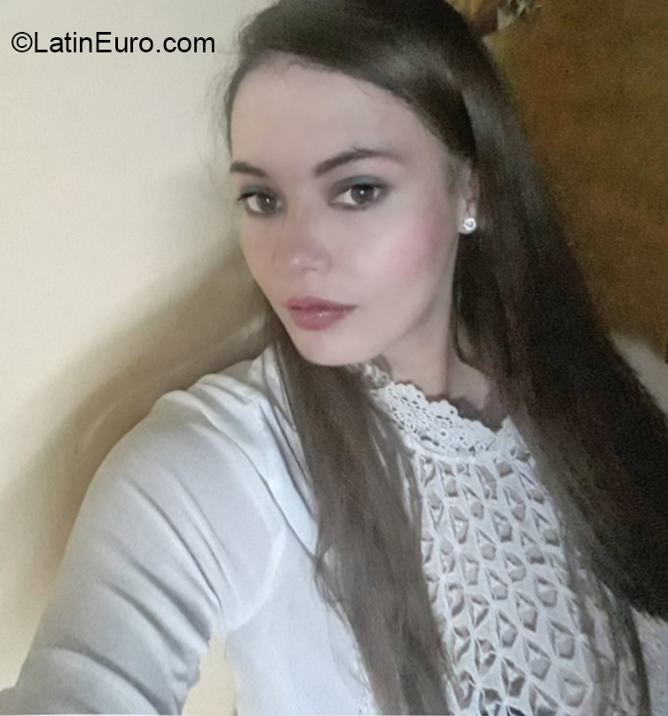 Date this charming Ecuador girl MARIA from Quevedo EC382