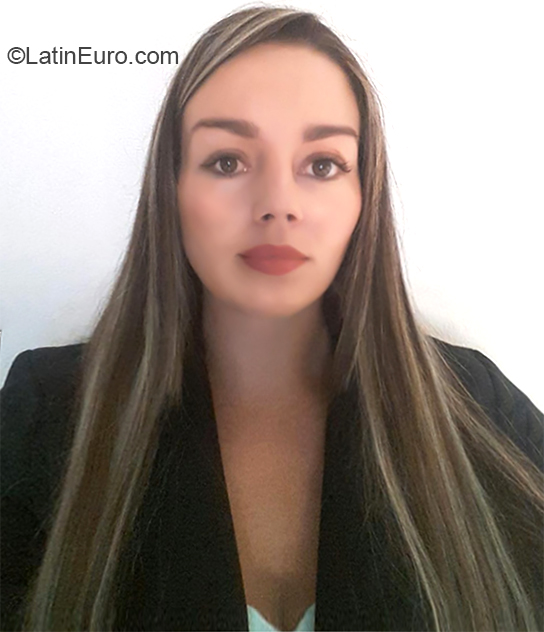 Date this foxy Colombia girl Yuri from Pereira CO26217