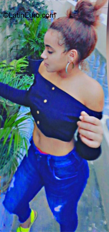 Date this georgeous Dominican Republic girl Karol from La Vega DO36415