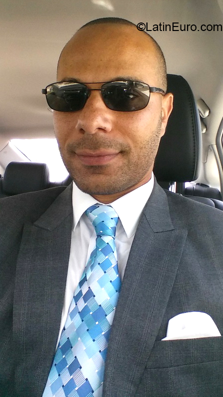 Date this funny United States man Sam from Santa Barbara US20418