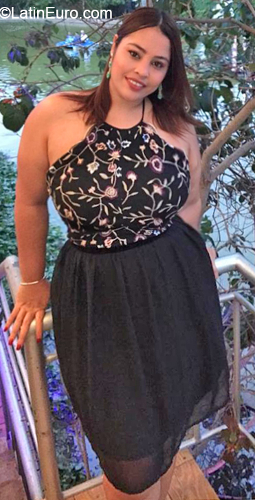 Date this lovely Dominican Republic girl Ingrid from Santo Domingo DO36419