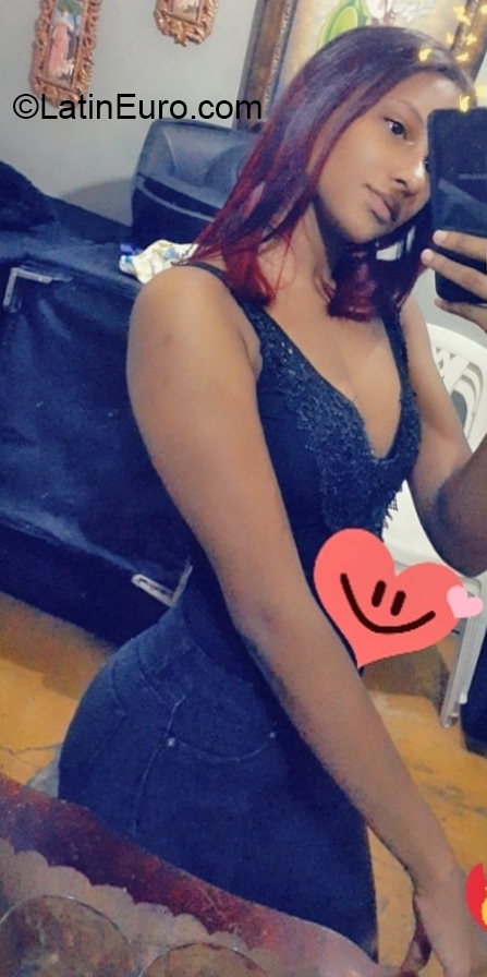 Date this funny Dominican Republic girl Emi from Santiago DO36427