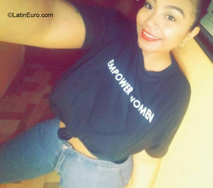 Date this attractive Colombia girl Barbara from Baranquilla CO26227