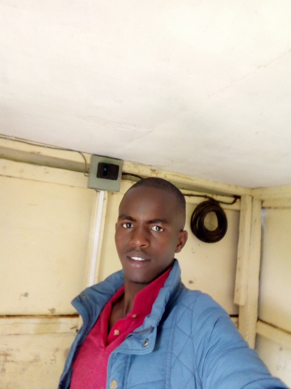 Date this exotic Kenya man Davies from Nairobi KE71